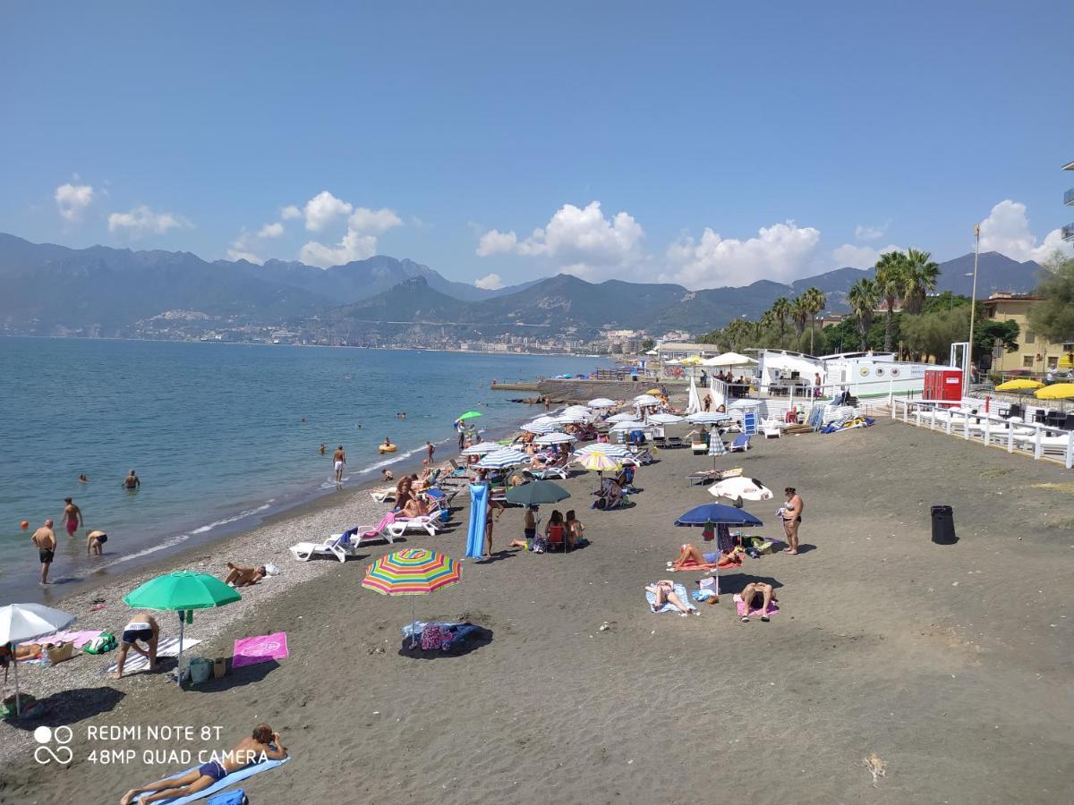 B & B Civico 6 Rooms Salerno Exterior photo