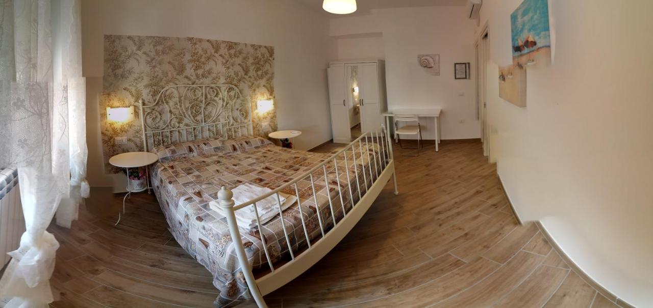 B & B Civico 6 Rooms Salerno Exterior photo